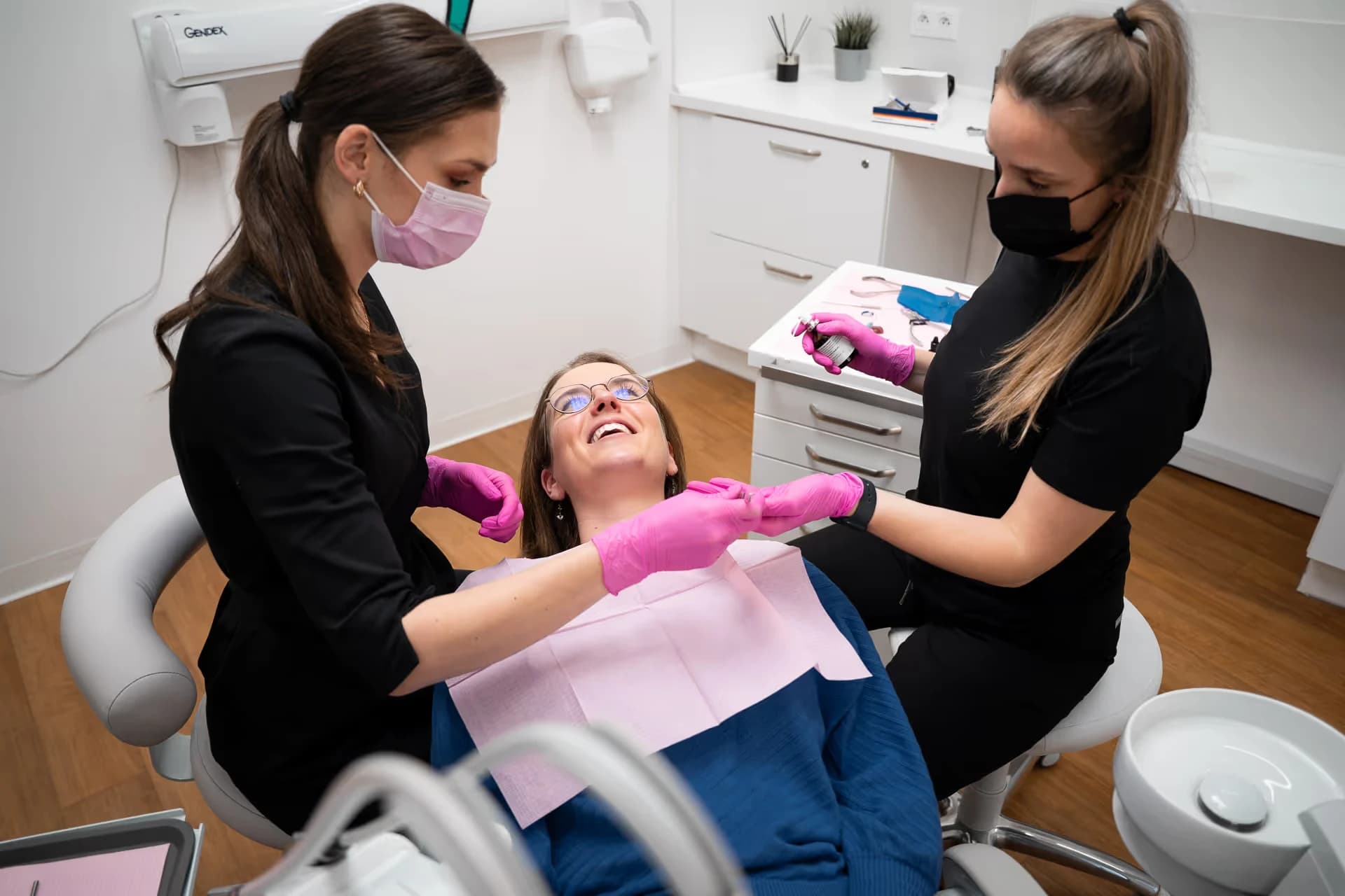 Interiér a tým zubní kliniky KissDent v centru Prahy