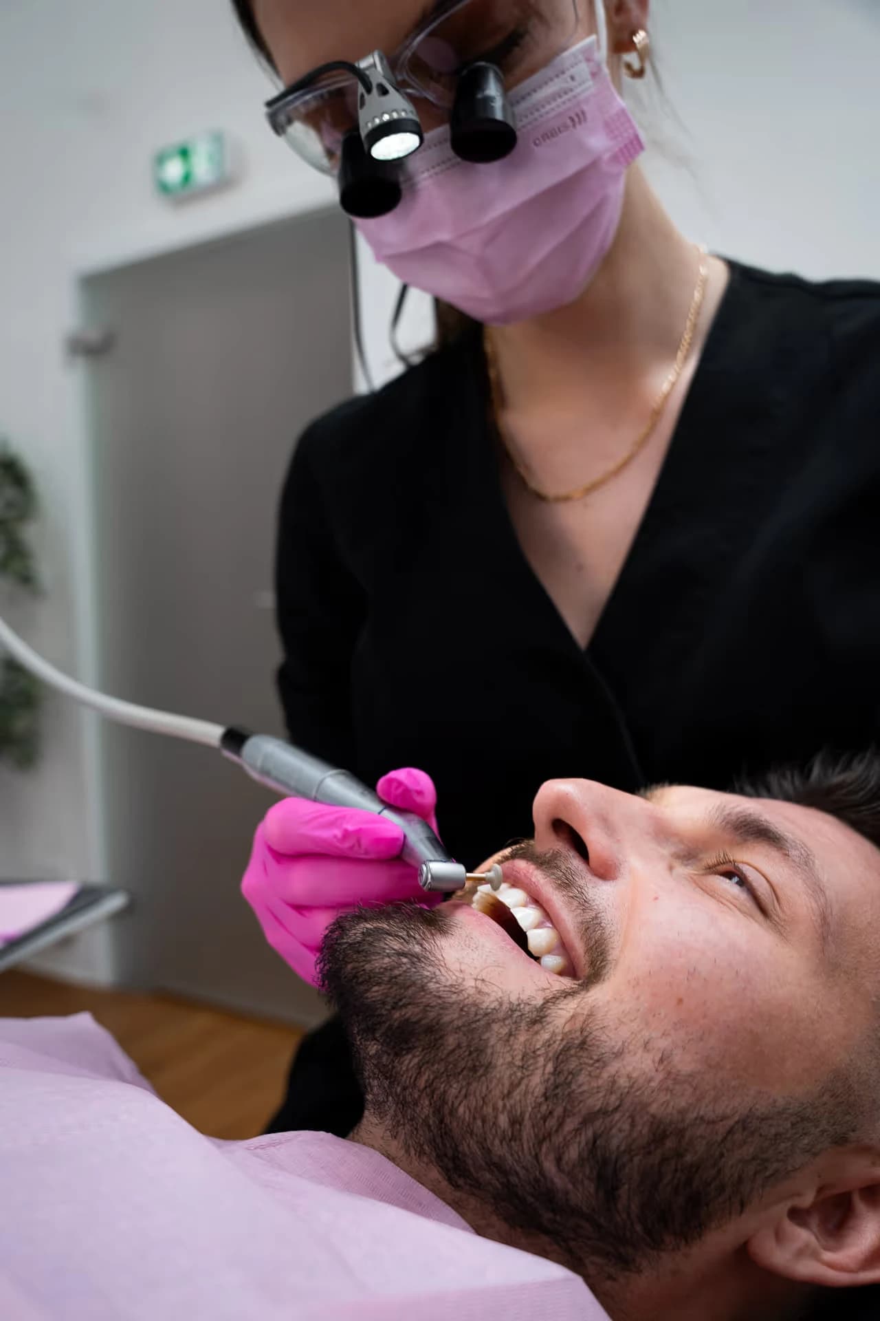 Interiér a tým zubní kliniky KissDent v centru Prahy